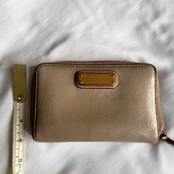 Marc Jacobs tan / burgundy phone case, card holder wristlet - Picture 4 of 7